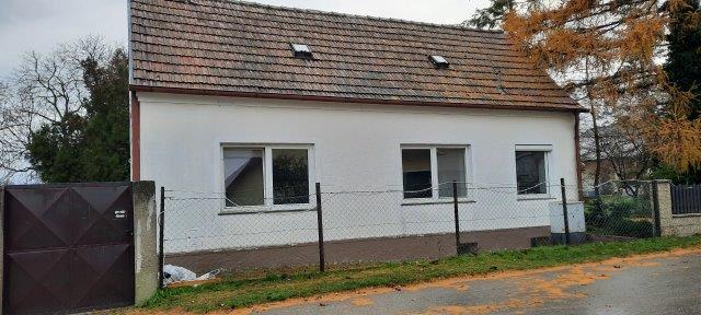 Teilsaniertes Einfamilienhaus auf wunderschönem Grundstück Objekt_206